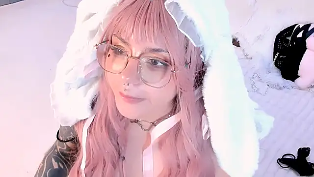 BizzyNoar live sex cam