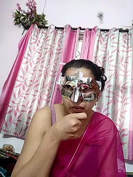 thanusi_2's cam snapshot