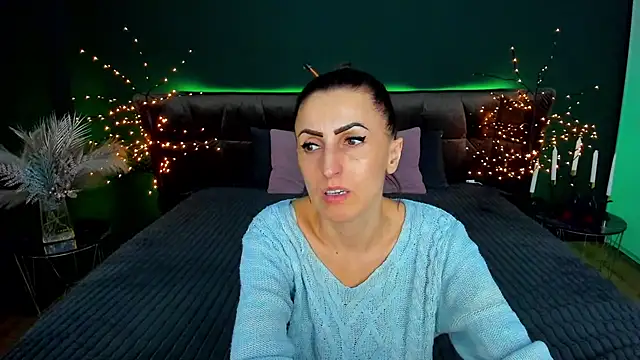 Rebecca_Diamond's cam snapshot