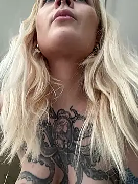 BlondeDoll_'s cam snapshot