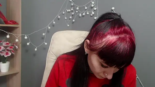 NinaFlawlees live sex cam