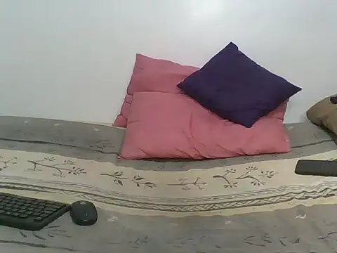 Cessylolla live sex cam