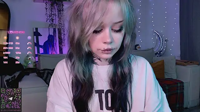 Lollyshy live sex cam