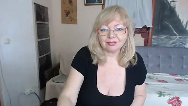 EvelynLoveShy's cam snapshot