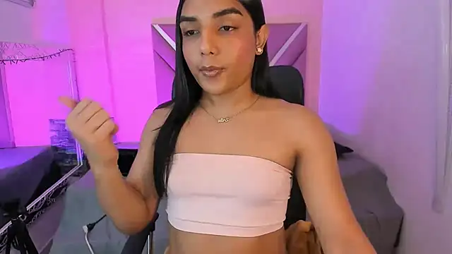CandyLatinHott live sex cam