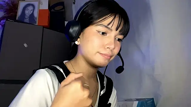 ConstancePorrini's cam snapshot