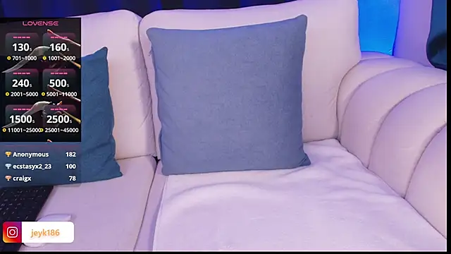 Guccy_Boy_Club live sex cam