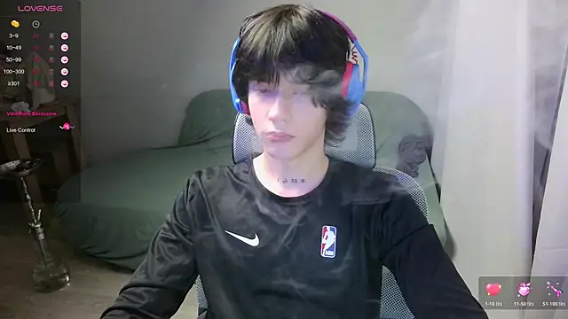 LeonBoykisser live sex cam