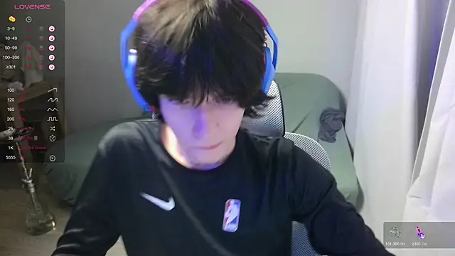 LeonBoykisser live sex cam