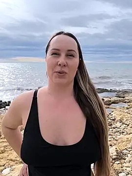 Mona_Plus live sex cam