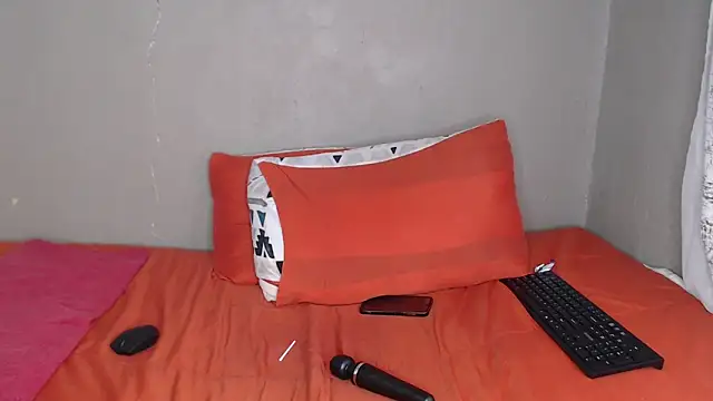 Lunalee's cam snapshot