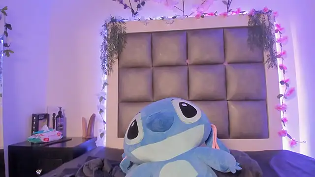 abbiecollins_js's cam snapshot