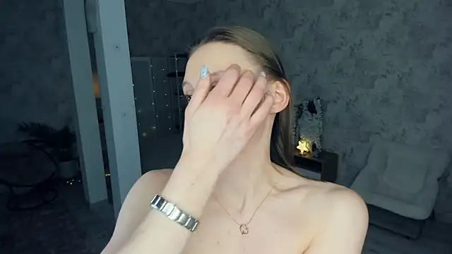 LianneBynon live sex cam