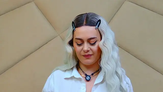 ChloeFrost's cam snapshot