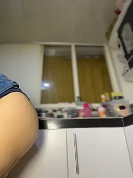 Emiily_lee live sex cam