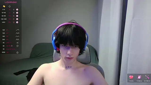 LeonBoykisser live sex cam