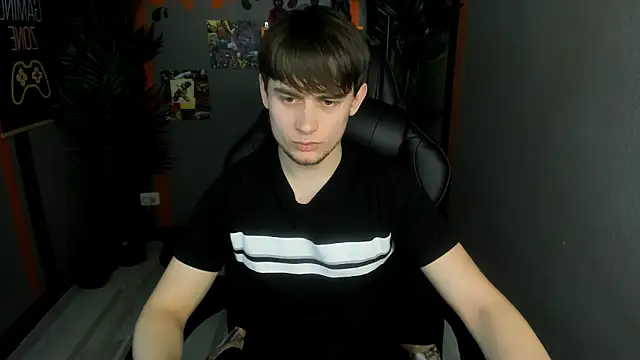 AlejandroEllias live sex cam