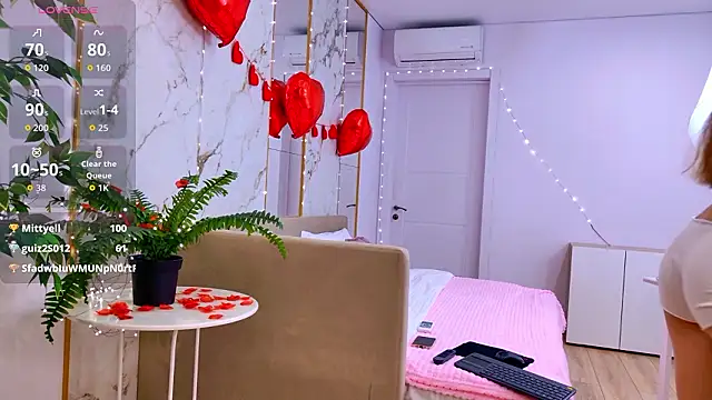 LeyaAtwood's cam snapshot