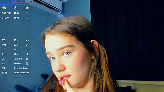 lovelyalivia's cam snapshot