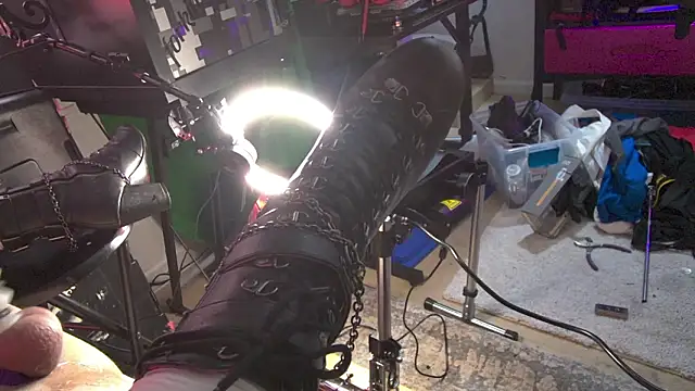 famousALYX live sex cam