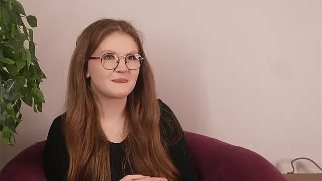 AlyceThoeny's cam snapshot