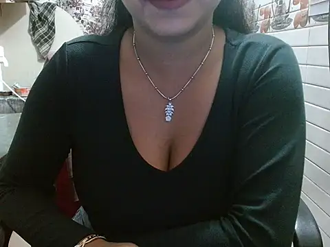 LovingPihu's cam snapshot