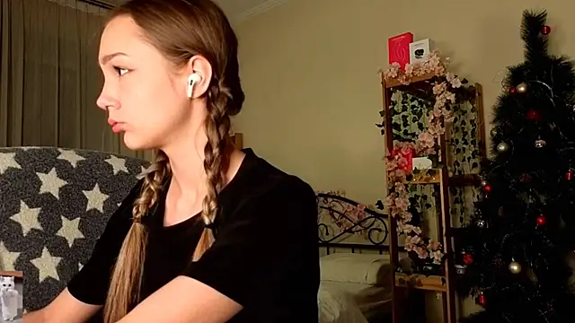 HoneyComfy's cam snapshot