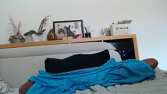 Trans_MILF_Raya live sex cam