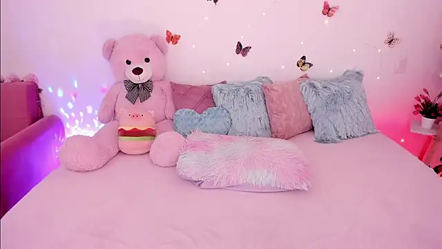 Zara_uwu_'s cam snapshot