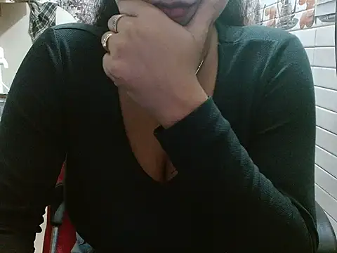 LovingPihu's cam snapshot