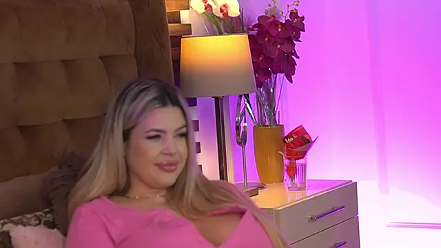 SophieBoobsX live sex cam