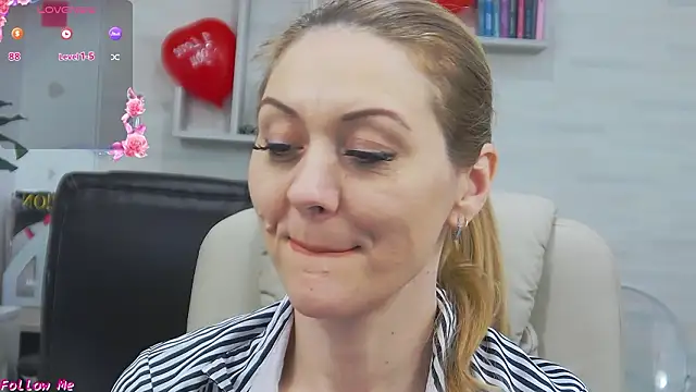 EllaMilf_ live sex cam