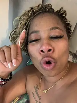 CurvyDesire1 live sex cam