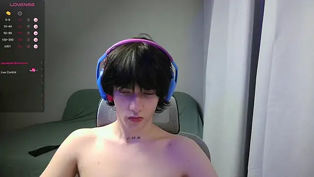 LeonBoykisser live sex cam