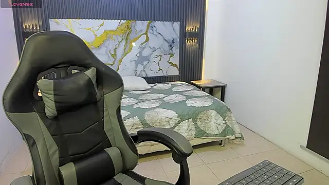 Dark_Desiree18 live sex cam