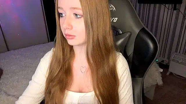 EmilyBubble's cam snapshot