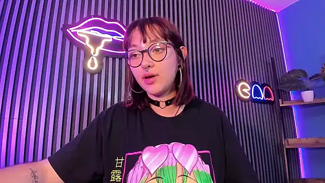 Violett_Lilith live sex cam