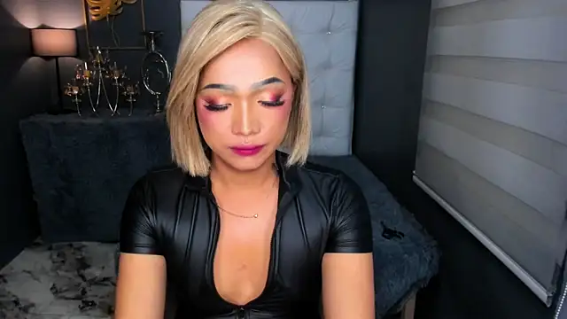 GwennGoddess live sex cam