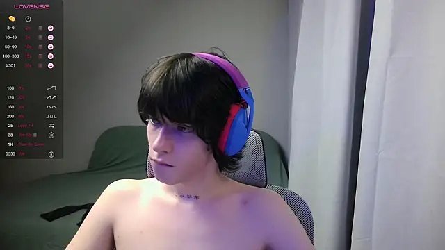 LeonBoykisser live sex cam