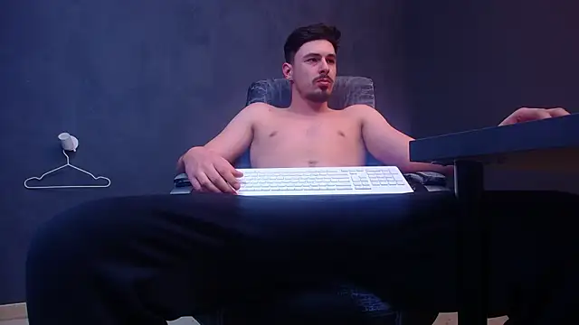 EnzoRace live sex cam