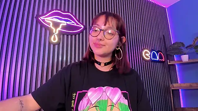 Violett_Lilith live sex cam