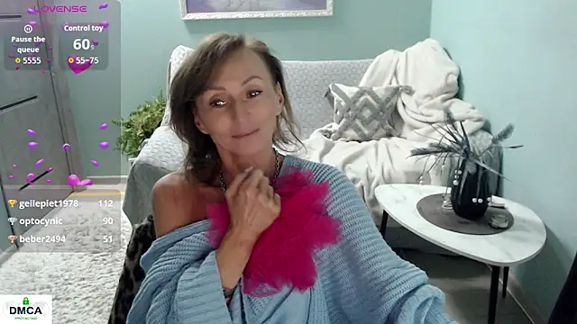 HornyMilf_777's cam snapshot