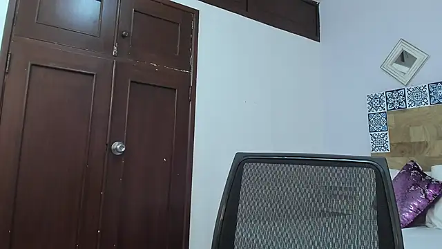 kylieBensoon's cam snapshot