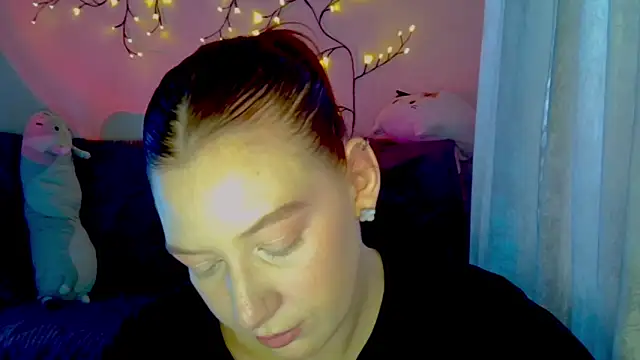 Lily_Ember's cam snapshot