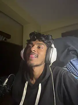 RavenKisses live sex cam