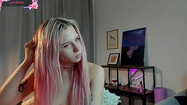 SimonaKaroly's cam snapshot