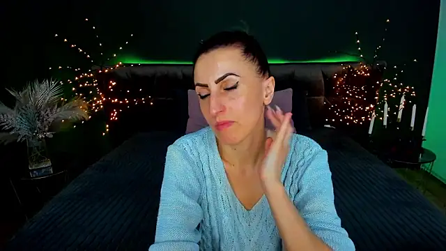 Rebecca_Diamond's cam snapshot