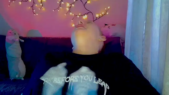 Lily_Ember's cam snapshot