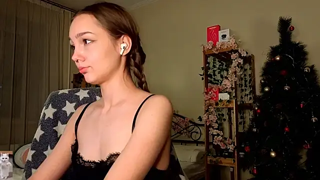 HoneyComfy's cam snapshot