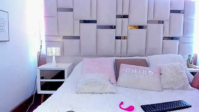 Maya-jhons's cam snapshot